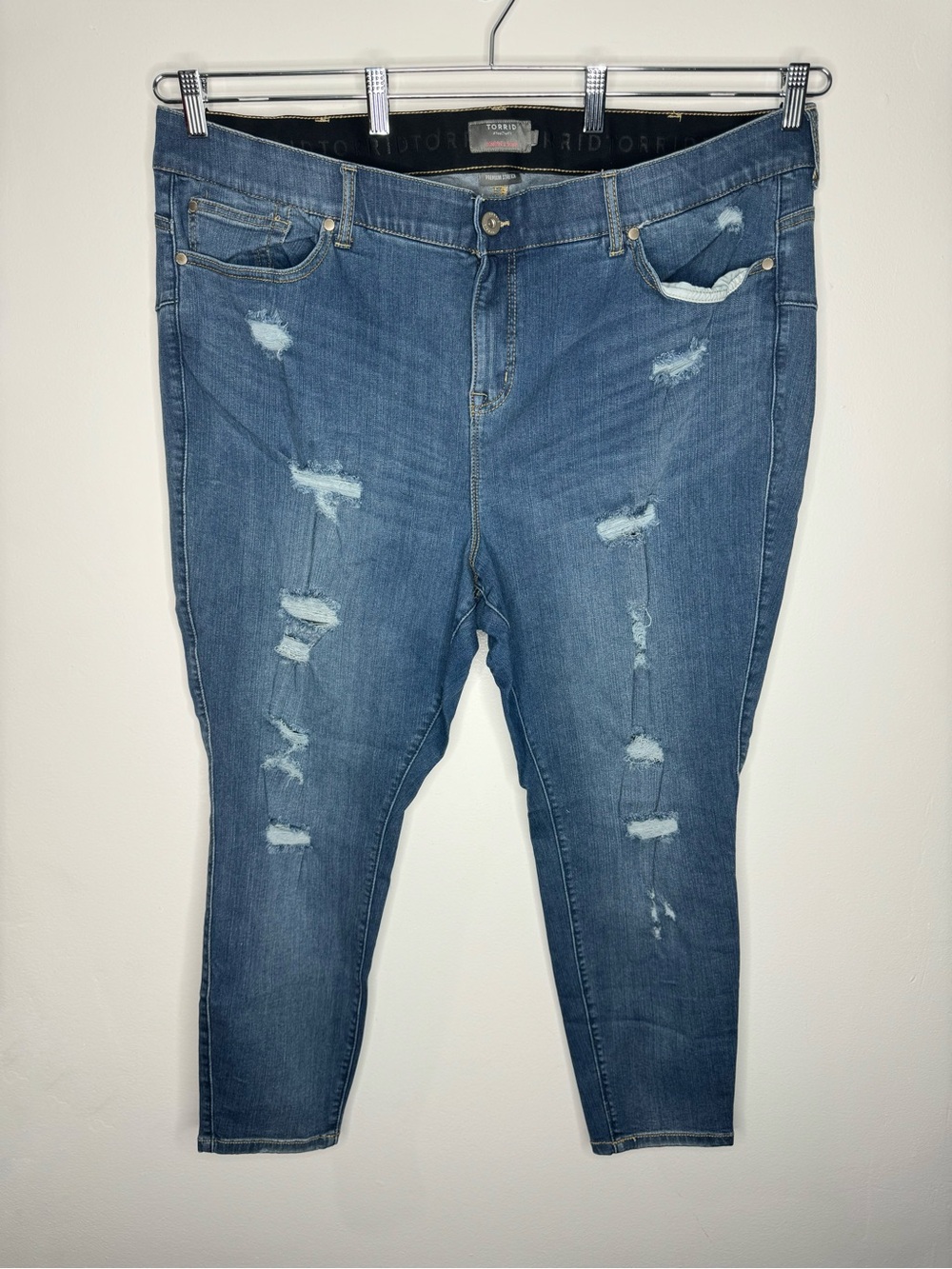 Torrid‎ Bombshell Skinny Jeans Women’s Plus Size 26R Distressed Premium Stretch